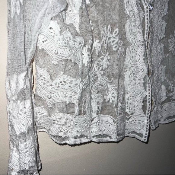 Rabbit Rabbit Rabbit White Cropped Lace and Crochet Button Front Top Size Large - Picture 7 of 8